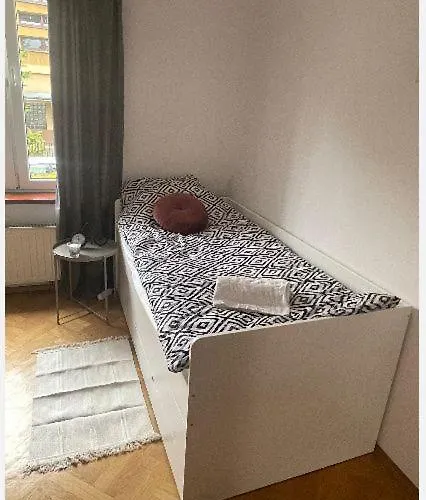 Проживание в семье Cheerful 3 Bedroom House *