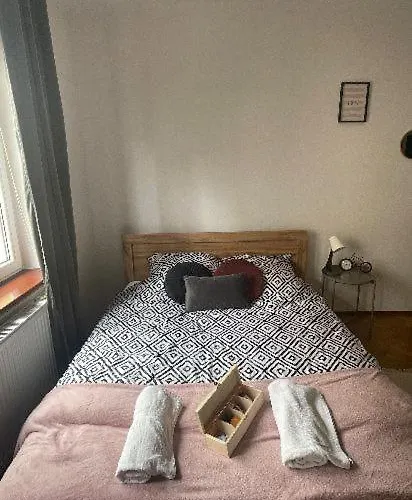 Проживание в семье Cheerful 3 Bedroom House *